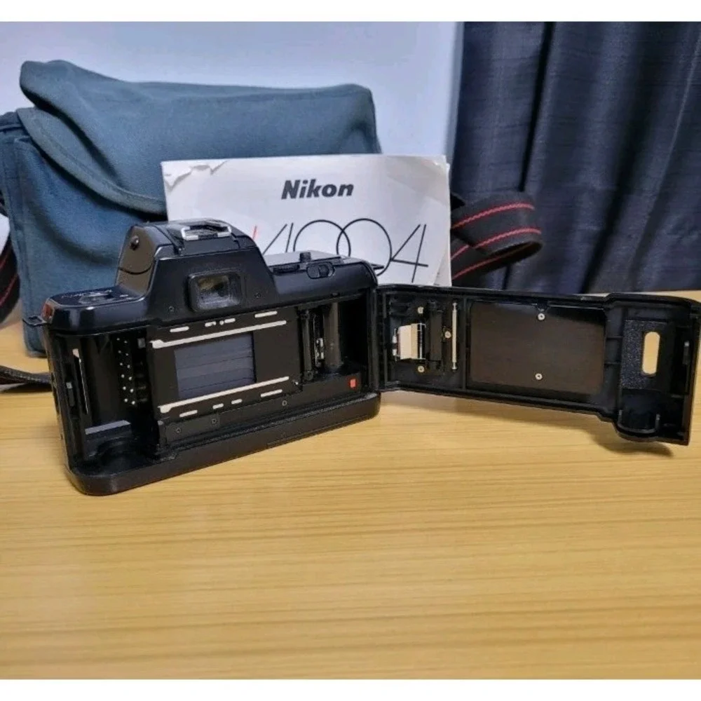 Nikon AF N4004 35mm SLR Film Camera Body Parts Untested As is‎